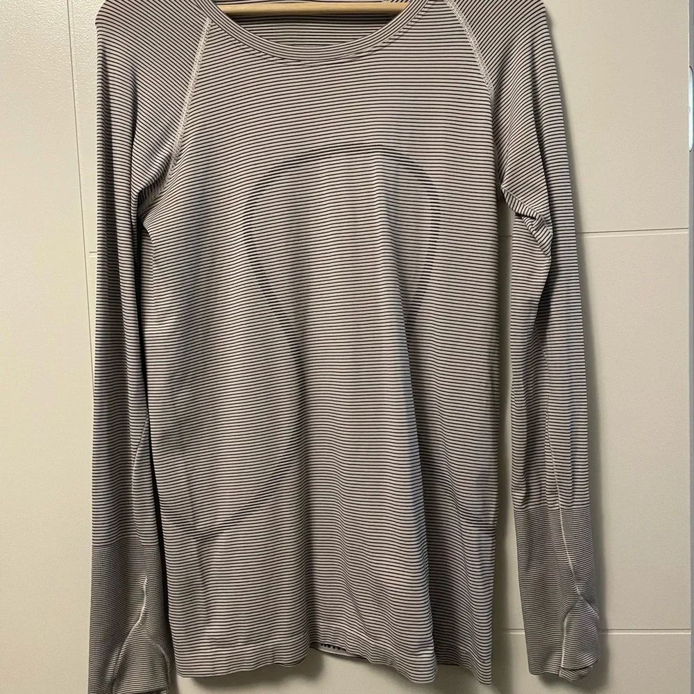 Lululemon Athletica Gray and White Long Sleeve Tee - Picture 1 of 3